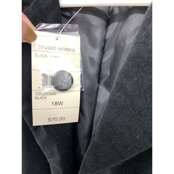 Studio Works Black Velvet Blazer w Pockets 3 Buttons  Size 18W NWT Whimsy Goth - Picture 3 of 6